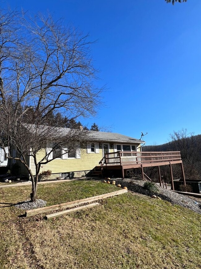 Building Photo - 505 Royal Manor Rd