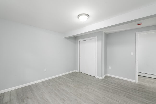 Building Photo - 37 Martin St