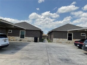 Building Photo - 2707 E Garfield Ave