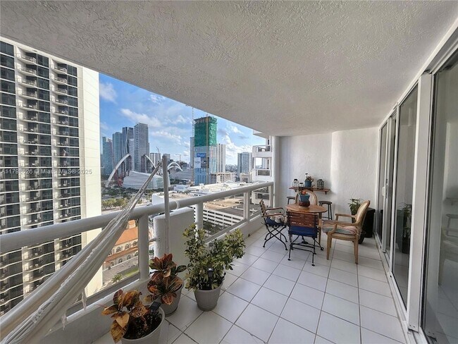 Building Photo - 1717 N Bayshore Dr