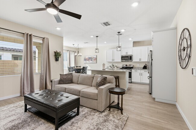 Building Photo - 737 E Beauchamp Dr