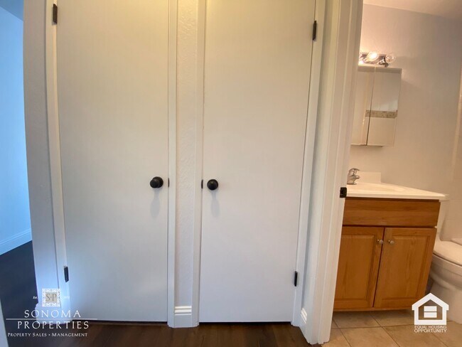 Building Photo - PRICE REDUCTION! 2BD/1BA Duplex In Downtown Sonoma!