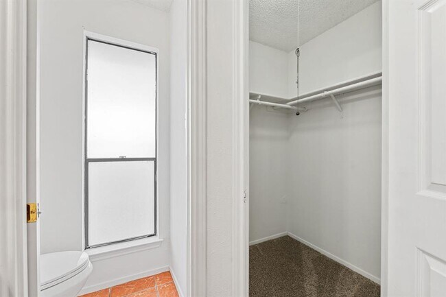 Building Photo - 2923 Norfolk Dr