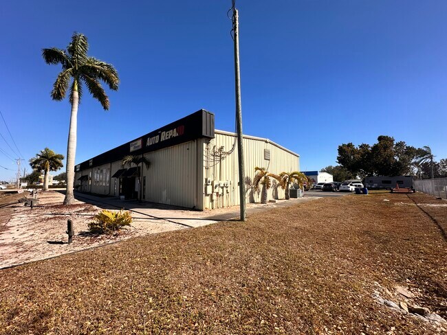 Building Photo - 620 SE 15th Ave