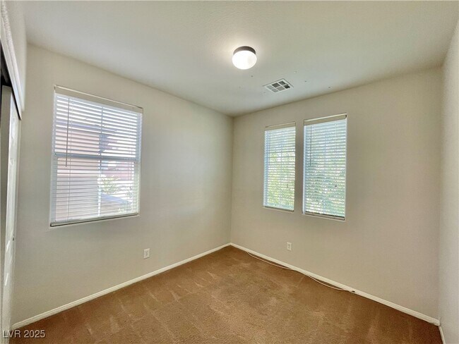 Building Photo - 10073 Pelham Park Ave