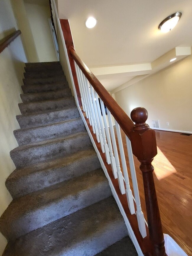 Building Photo - 2 Bed with Finished Basement