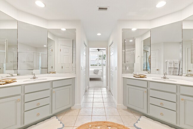 Building Photo - 14555 Gasparilla Rd
