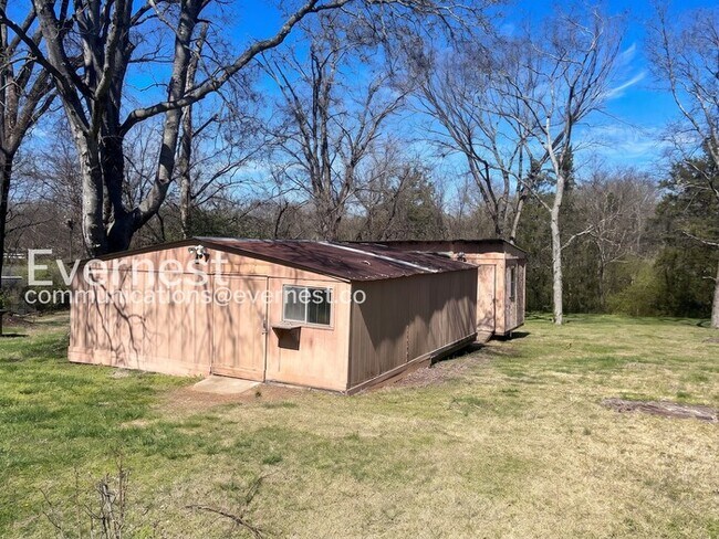 Building Photo - 3 Bed/1.5 Bath Home with Off-Street Parking / Pet-Friendly / Coming Soon!