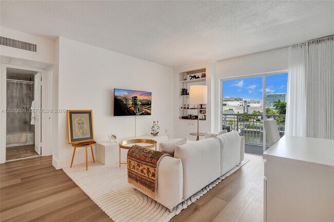 Building Photo - 400 Kings Point Dr