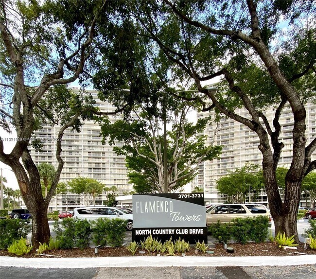 Building Photo - 3701 N Country Club Dr