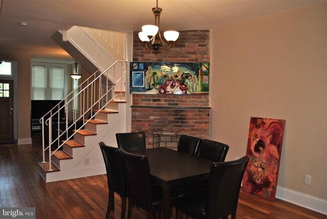 Building Photo - 127 10th St SE