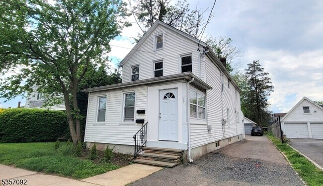 Primary Photo - 241 Main St