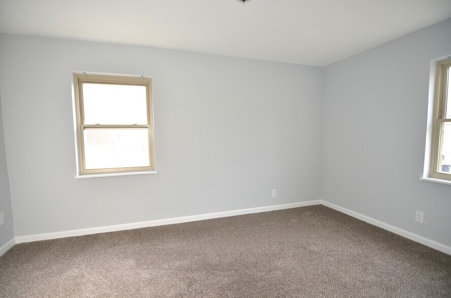 Building Photo - 7301 Brookcrest Dr