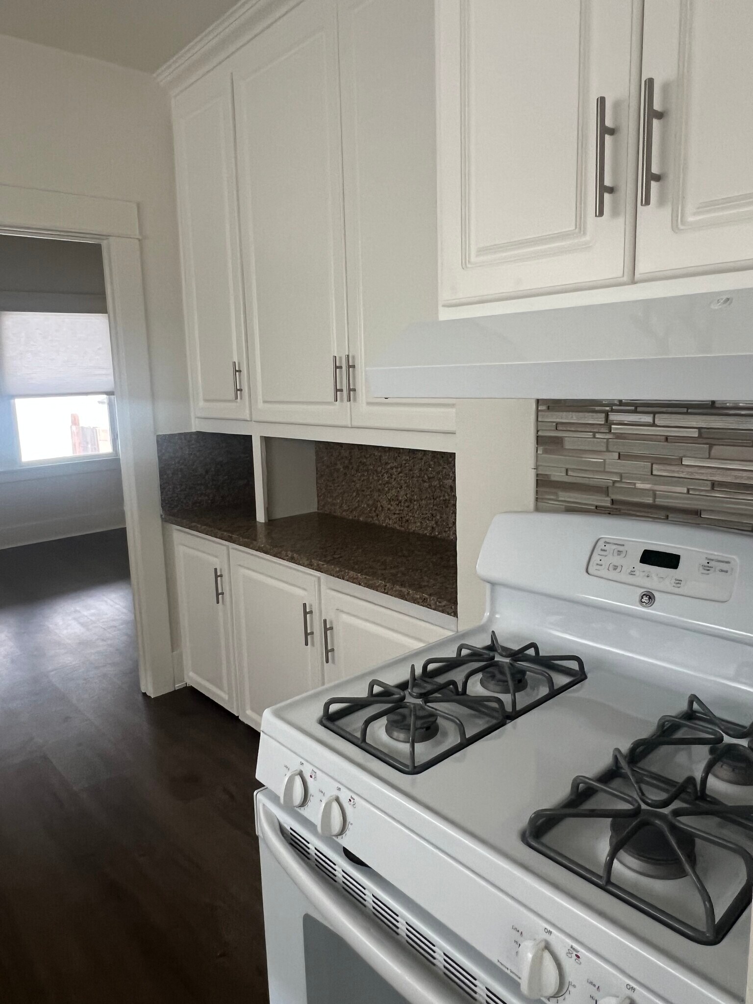 Building Photo - 640 W 16th St