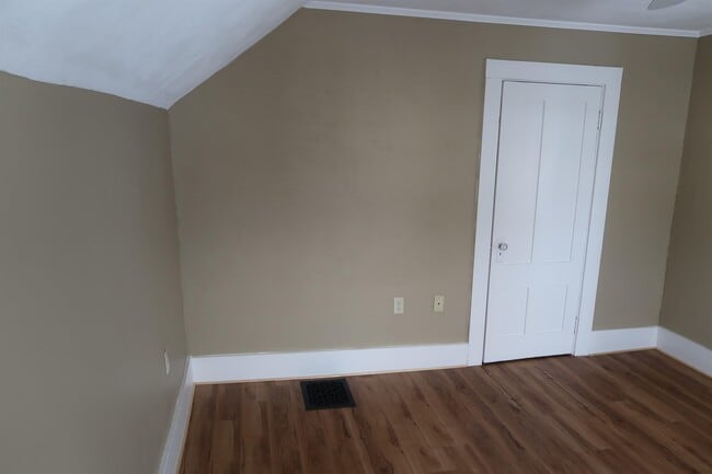 Building Photo - 5 Green St