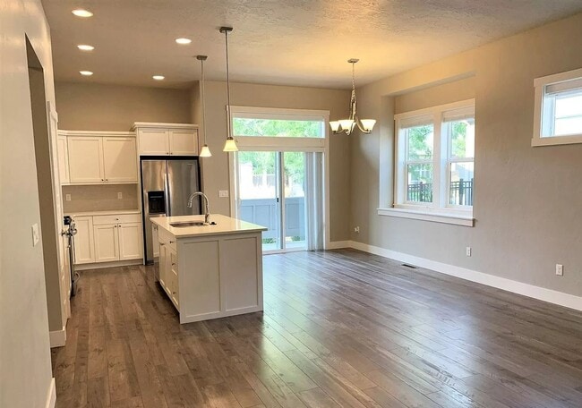 Building Photo - 2624 E Decameron Ln