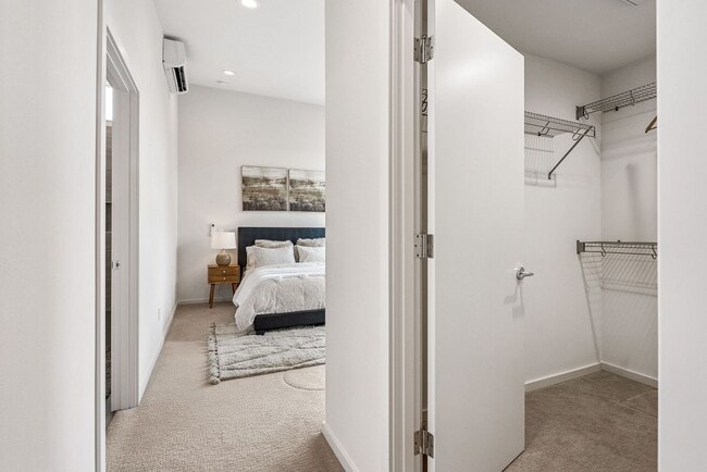 Building Photo - Judkin Parks Townhome