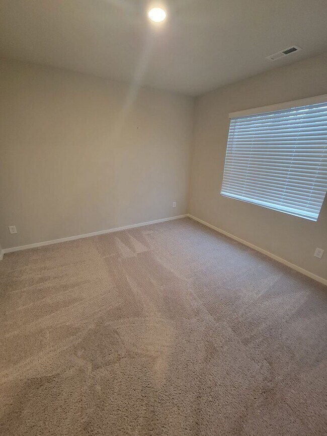 Building Photo - Spacious Bremerton 3 Bedroom, Available Now!