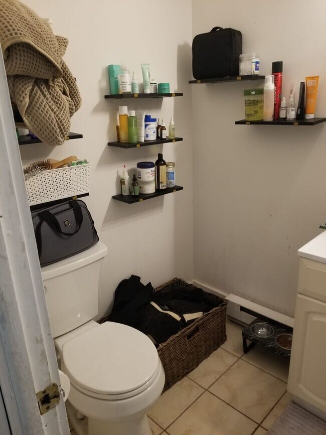Building Photo - Spacious studio in a great area in Fishtown