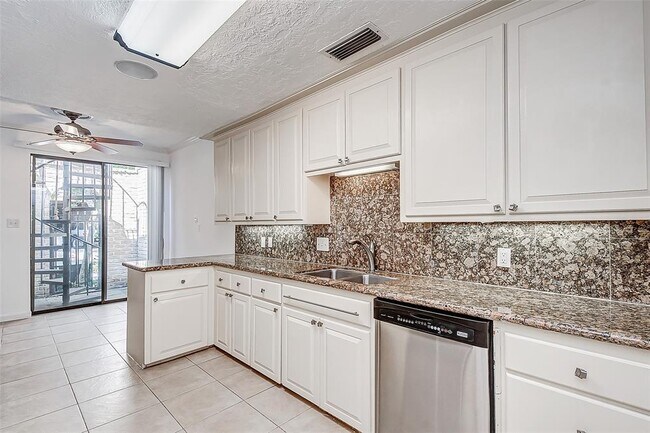 Building Photo - 201 Vanderpool Ln
