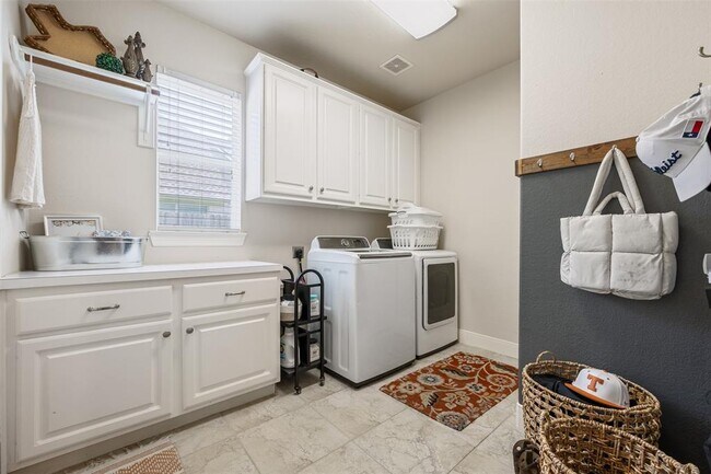 Building Photo - 15502 Stallion Point Cir