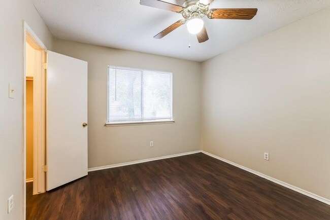 Building Photo - 3810 Village Well Dr