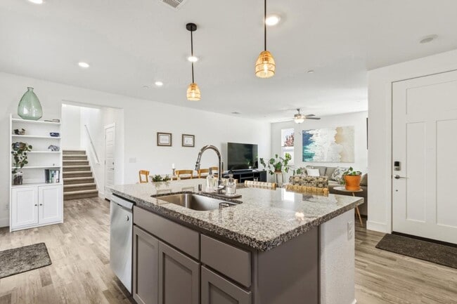 Building Photo - 2011 Grady Cir