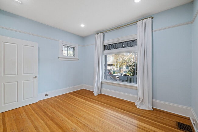 Building Photo - 2338 NW Hoyt St