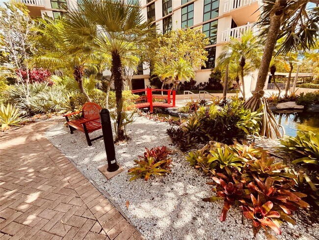 Building Photo - 1121 Crandon Blvd