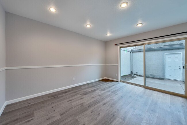 Building Photo - 317 Bridge Pl