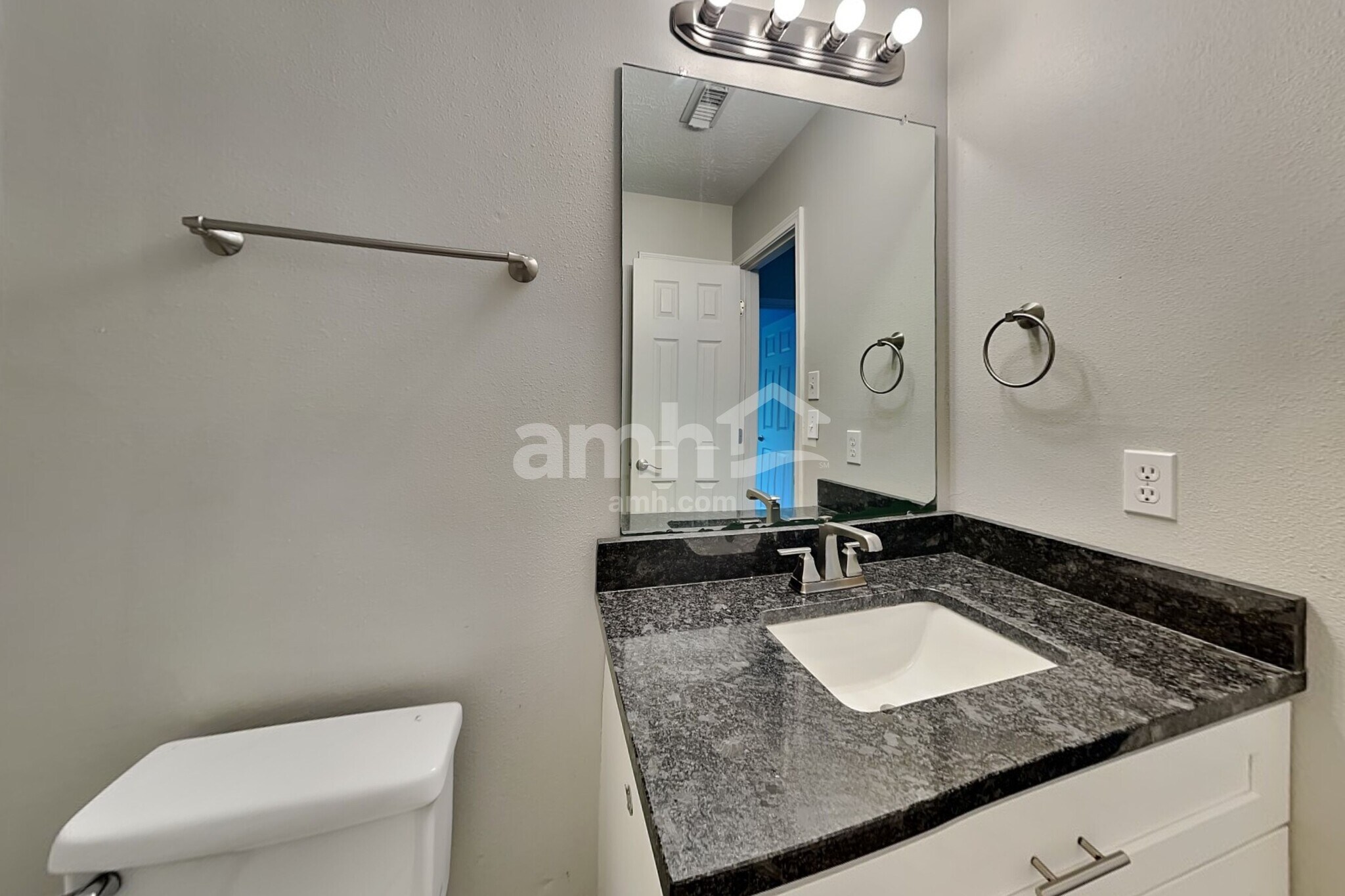 Building Photo - 14006 Honey Bee Ct