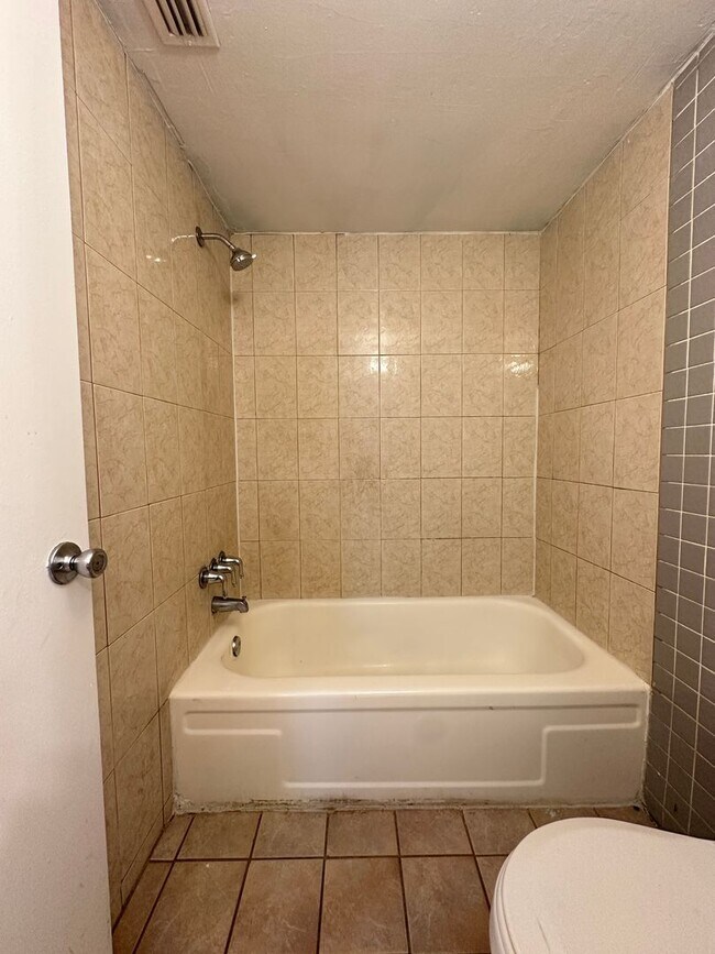 Building Photo - 8728 N Mandarine Pl