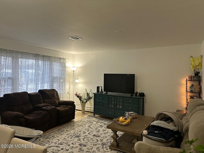 Building Photo - 61 E 5th St