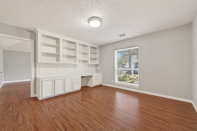 Building Photo - 1918 Shadow Forest Dr