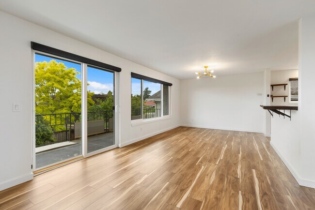 Building Photo - Newly Renovated 2BR/2BA Home with Private Balcony in Seattle