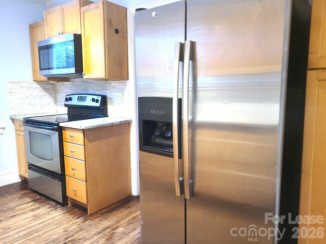 Building Photo - 4229 Hiddenbrook Dr