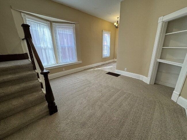 Building Photo - 3 Bedroom 2 Bath Where Timeless History Meets Modern Living!