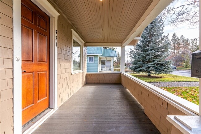 Building Photo - South Hill Charmer 3 bed, 1 bath available...