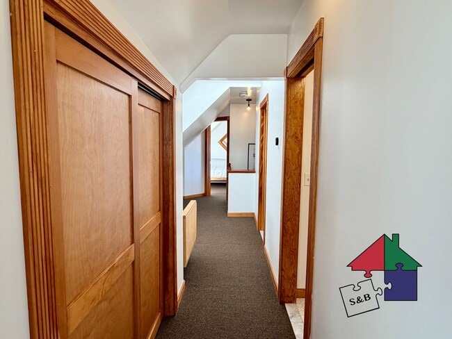 Building Photo - 112 Main St