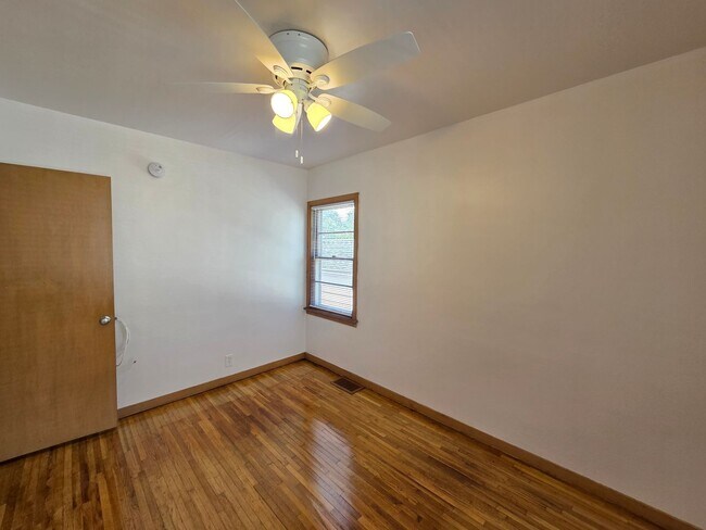 Building Photo - 4 Bedroom remodeled House Cedar Falls