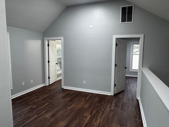 Building Photo - Modern 3BR / 2.5BA Home with Granite Kitchen, Loft and Storage