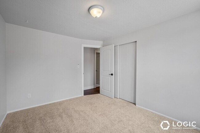 Building Photo - 844 E 2800 N