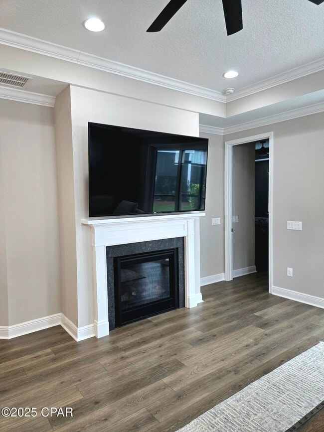 Building Photo - 8645 Weekend Dr