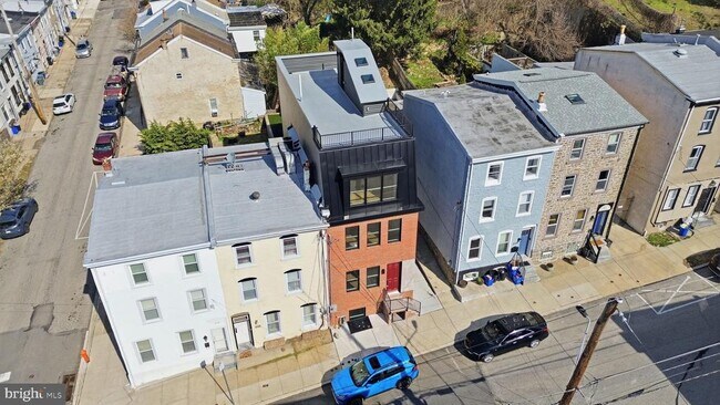 Building Photo - 222 Hermitage St