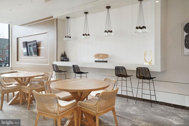 Building Photo - 801 N Fairfax St