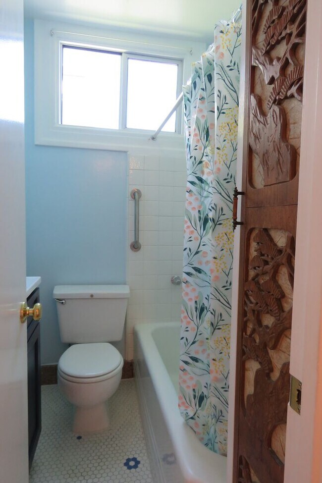 Building Photo - Noe Valley House - 3 beds-1.5 baths - VIEW - garage