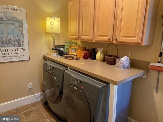 Building Photo - 19 Sunset Dr