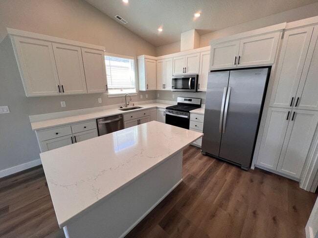 Building Photo - Brand new 3 bedroom home In South Springfi...