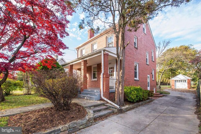 Primary Photo - 4307 Fessenden St NW