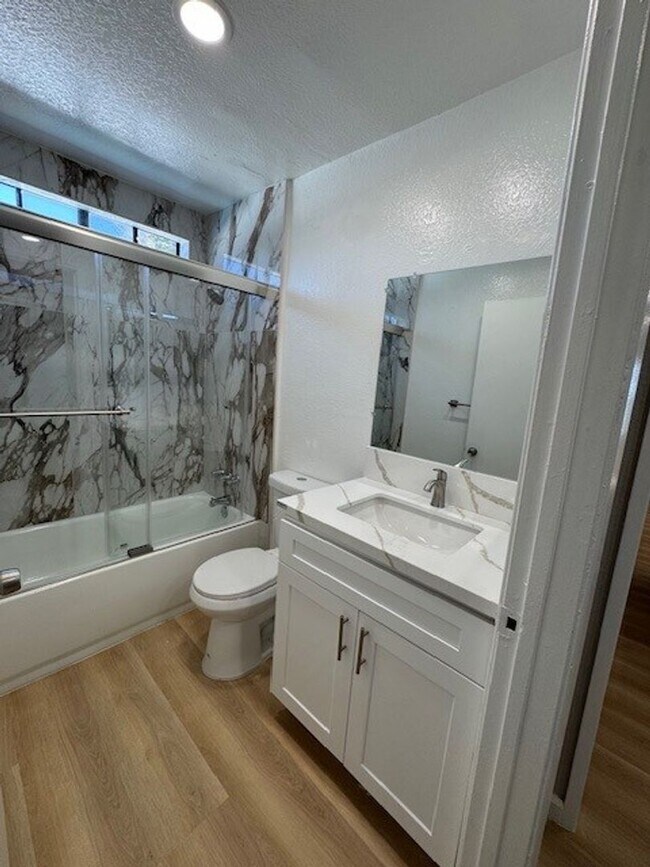 Building Photo - BEAUTIFUL NEWLY REMODELED 2 BEDROOM/1 BATH...